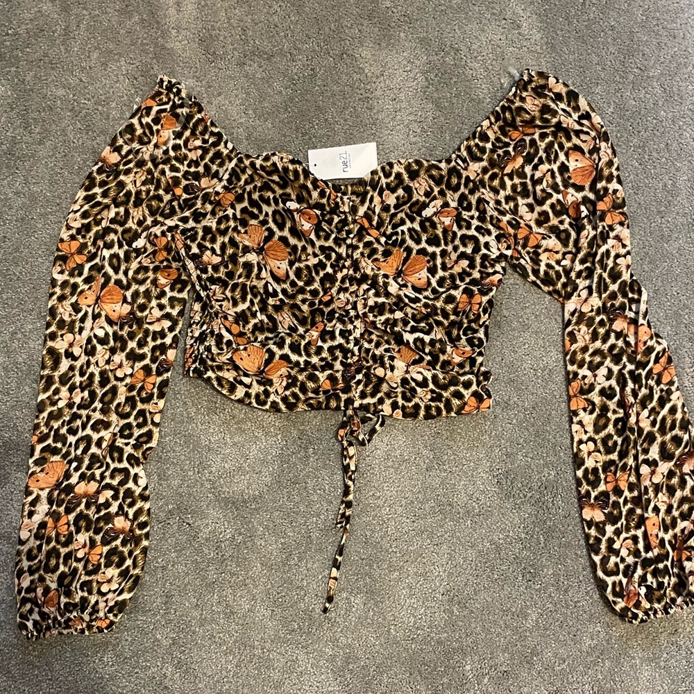 Leopard/Butterfly Rouched Bell Sleeve Crop